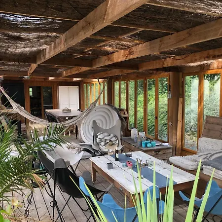 Maison Bordure De Foret