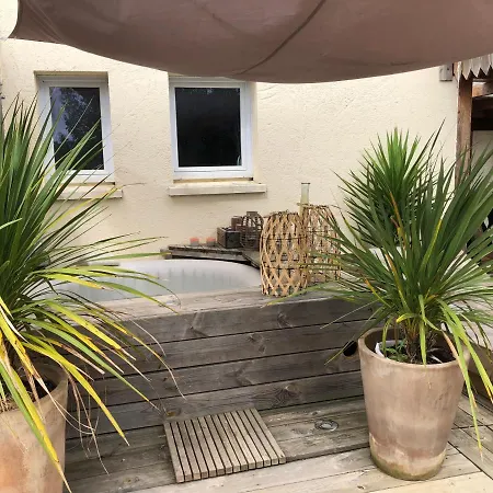 Maison Bordure De Foret