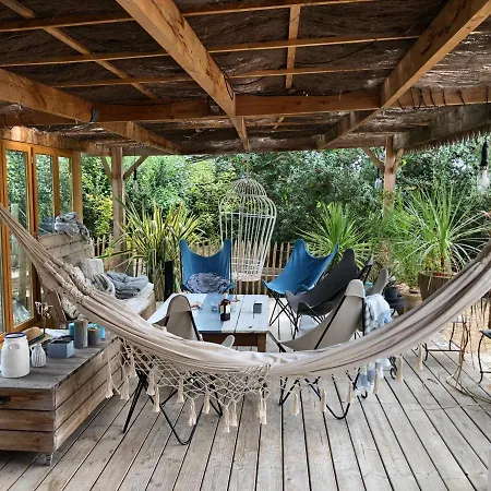 Maison Bordure De Foret